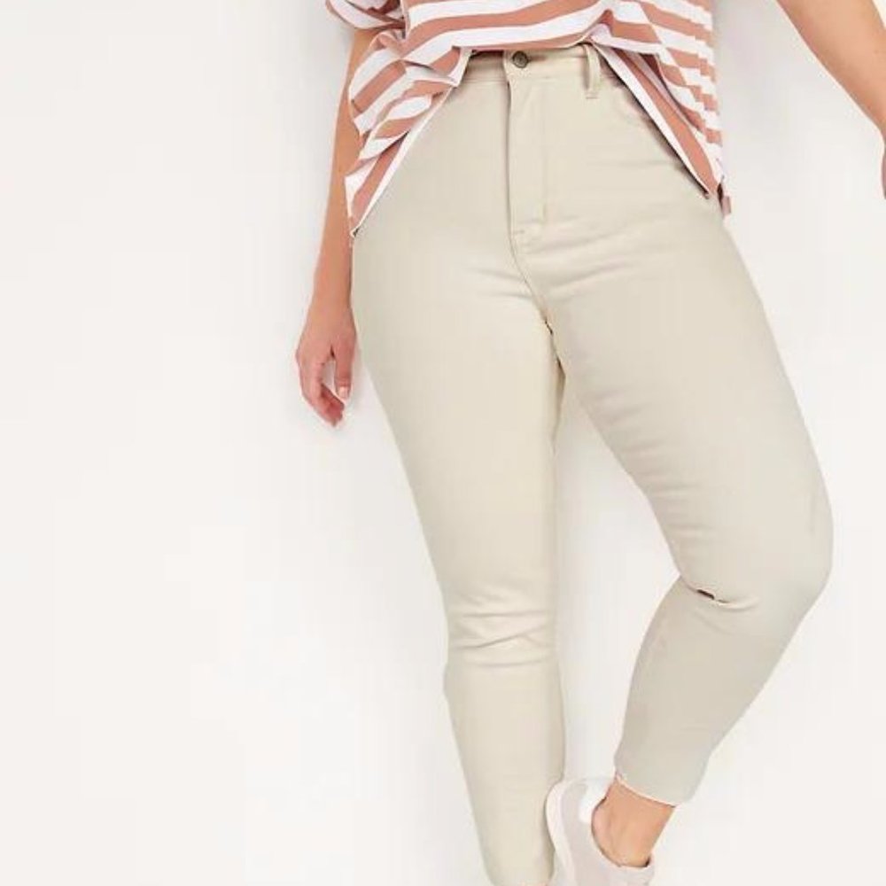 New Old Navy Extra High-Waisted Rockstar 360° Stretch Super Skinny Cut-Off Jeans - Picture 1 of 3
